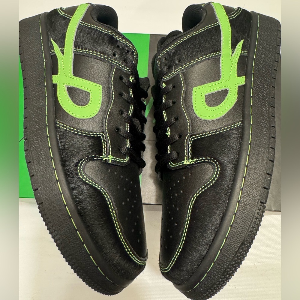 Black and Green  Athletic Shoes - Skateboard style showsthey are a size 8 Men’s - Picture 3 of 9